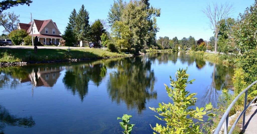 Things to do in Minden along The Minden River Walk showing calm water features and landscaped walking paths