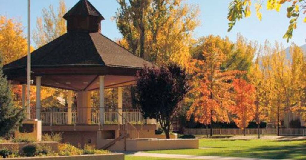 Things to do in Minden at Minden Park Community Area showing open lawns, walking paths, and seating areas