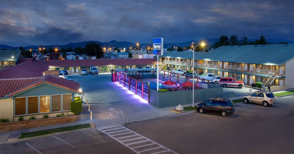 Things to do in Luning Best Restaurants 